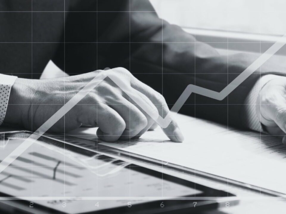 How Can UAE Businesses Improve Cash Flow Through Invoice Management?